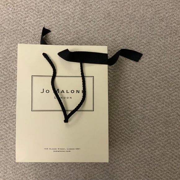Jo Malone paper shopping bag with ribbon - Picture 3 of 4